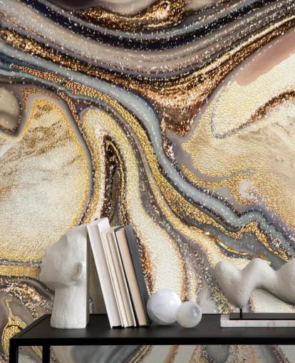 guld, brun och benvit anpassningsbar geodetapetväggmålning kallad Creamy Caramel Geode av Lara Skinner för kök