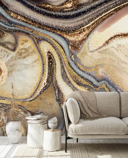 papier peint mural à géode personnalisable doré, marron et blanc cassé appelé Creamy Caramel Geode par Lara Skinner pour cuisines
