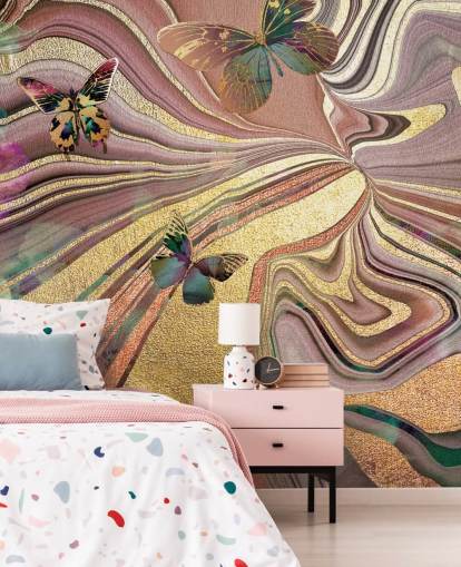 borboletas aladas de ouro em papel de parede geode roxo, rosa e dourado