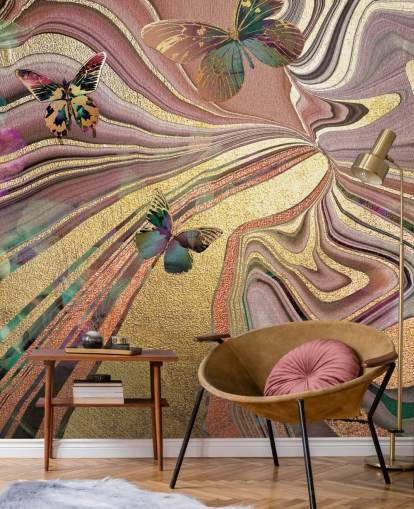 goldgeflügelte Schmetterlinge auf lila, rosa und goldener Geoden-Tapete