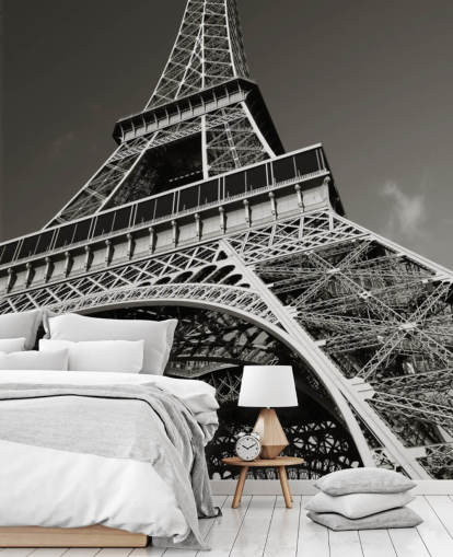 La carta da parati della Torre Eiffel dal basso La carta da parati della Torre Eiffel dal basso