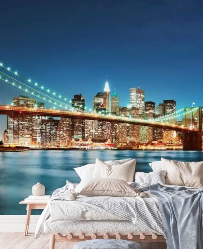 mural de papel pintado azul personalizable de Nueva York llamado Puente de Brooklyn de noche para salas de estar