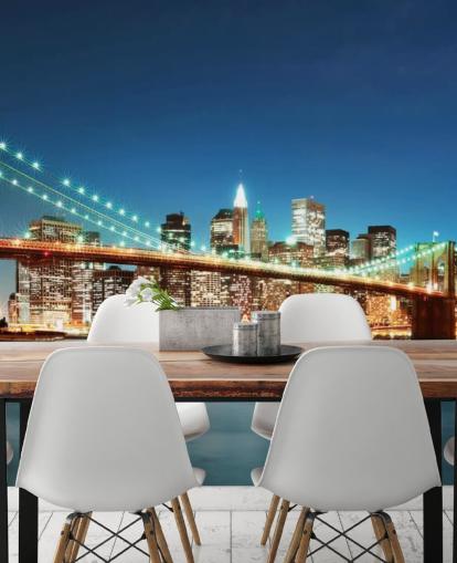 blauwe aanpasbare New Yorkse behangmuurschildering genaamd Brooklyn Bridge at Night voor woonkamers