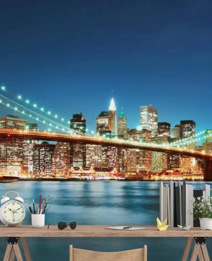 mural de papel pintado azul personalizable de Nueva York llamado Puente de Brooklyn de noche para salas de estar