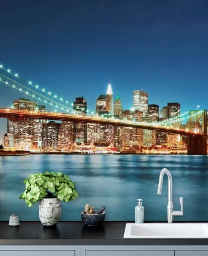 mural de papel pintado azul personalizable de Nueva York llamado Puente de Brooklyn de noche para salas de estar