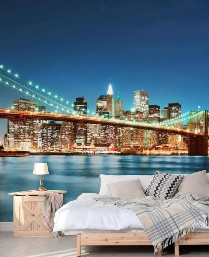 mural de papel pintado azul personalizable de Nueva York llamado Puente de Brooklyn de noche para salas de estar
