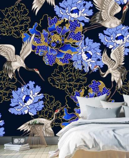 blaue Blumen vor dunklem Hintergrund und Kranich-Tapete blaue Blumen vor dunklem Hintergrund und Kranich-Tapete