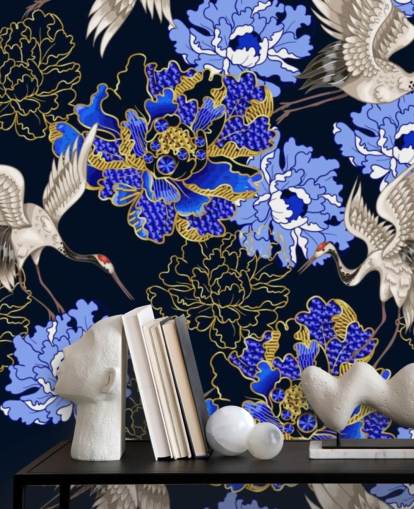 blauwe bloemen tegen donkere achtergrond en kranen behang