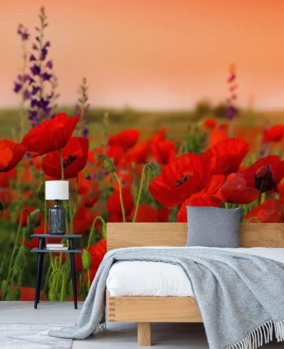 Klaprozen en paarse bloemenbehang