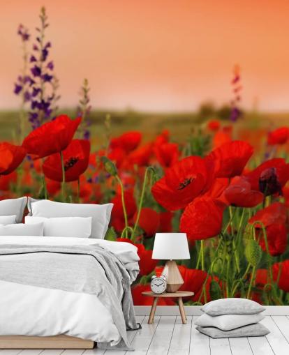 Klaprozen en paarse bloemenbehang