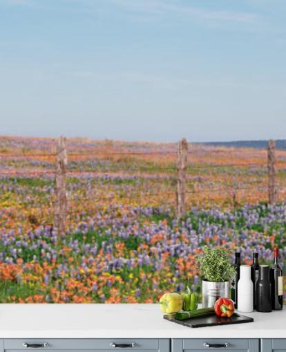 campo de prado con papel tapiz de flores naranjas, moradas y amarillas campo de prado con papel tapiz de flores naranjas, moradas y amarillas