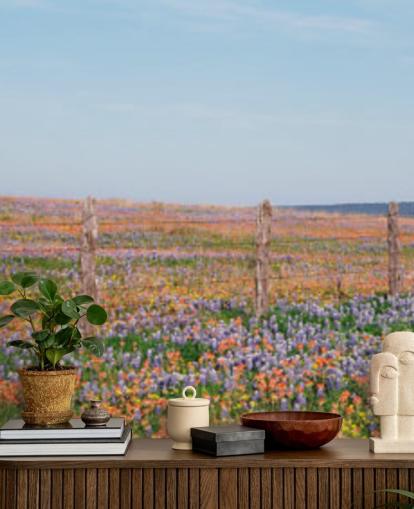 äng fält med orange, lila och gula blommor tapeter