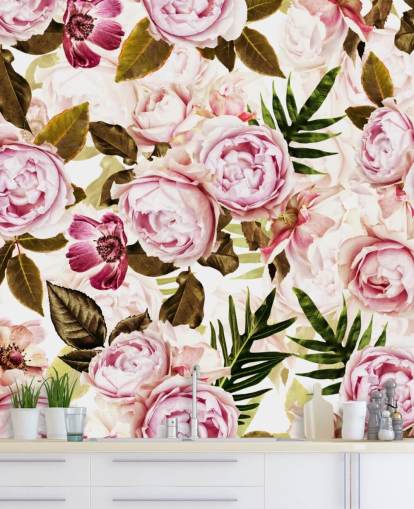 papel pintado de hojas verdes y peonías rosadas