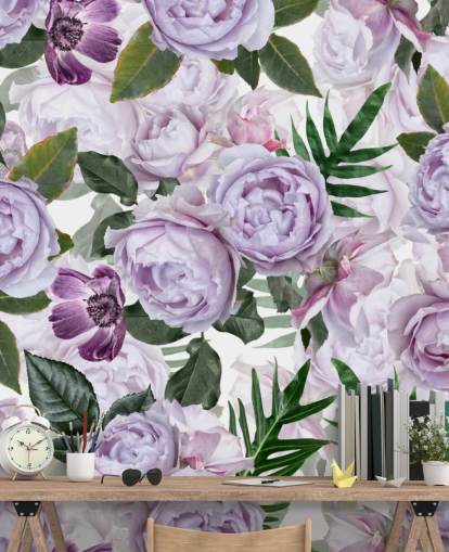 pivoines violettes avec des feuilles vertes sur fond blanc papier peint