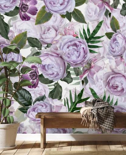 peonie viola con foglie verdi su sfondo bianco