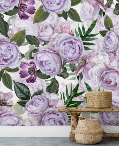 peonie viola con foglie verdi su sfondo bianco