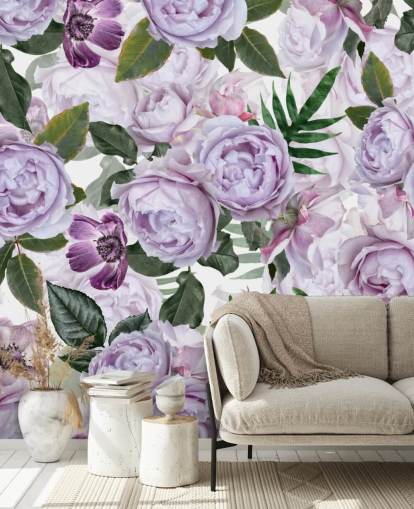 peonie viola con foglie verdi su sfondo bianco