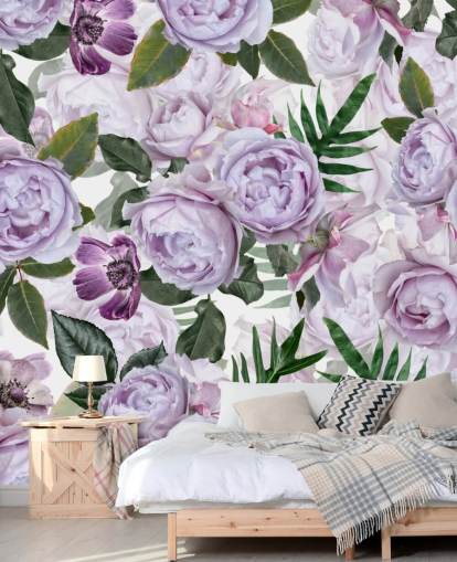 peonie viola con foglie verdi su sfondo bianco