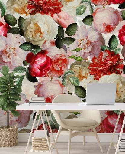 carta da parati con fiori rosa, rossi e crema e peonie