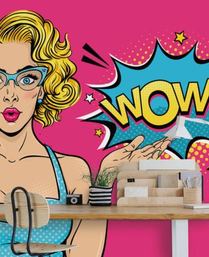 Pop-Art-Tapete mit Aufschrift „Lady Saying Wow“ in Rosa, Blau und Gelb