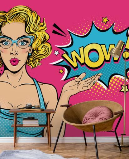 dame sier wow rosa, blå og gul pop art tapet