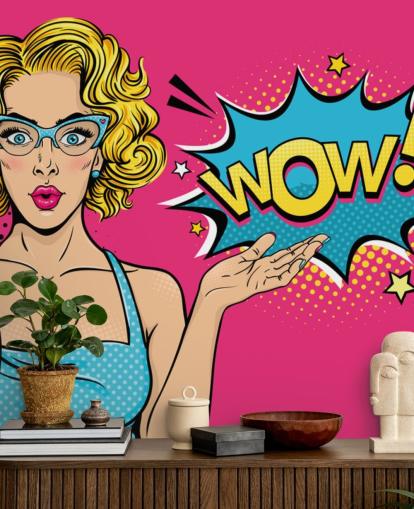 Pop-Art-Tapete mit Aufschrift „Lady Saying Wow“ in Rosa, Blau und Gelb