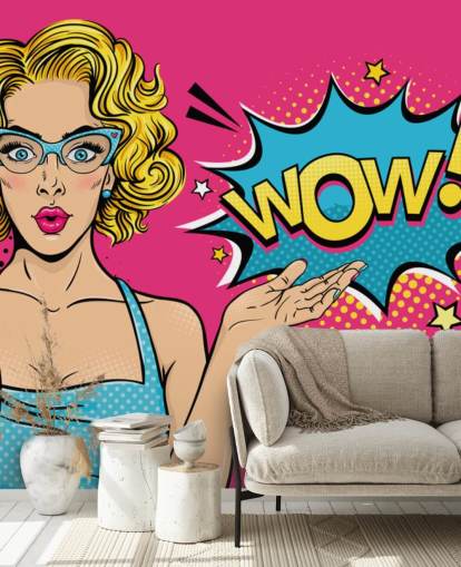 carta da parati pop art rosa, blu e gialla Lady Saying Wow