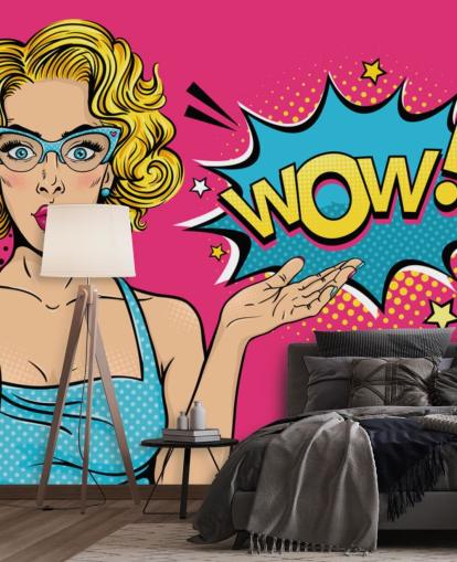 dame zegt wow roze, blauw en geel pop-art behang
