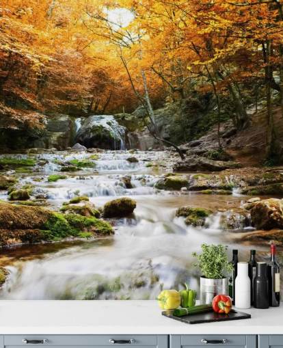 mural de papel pintado con forma de cascada y bosque llamado Cascada de Otoño Natural para dormitorios y salones