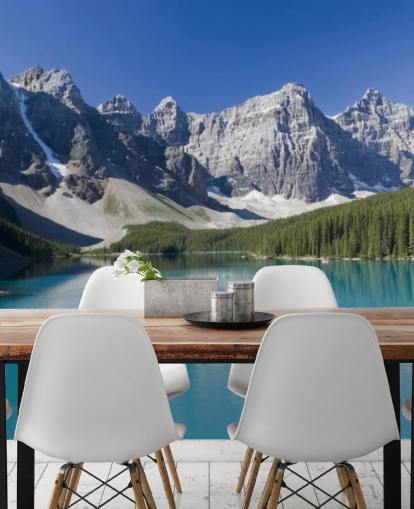 blauwe op maat gemaakte meer- en bergmuurschildering genaamd Lake Moraine in Banff National Park voor kantoren