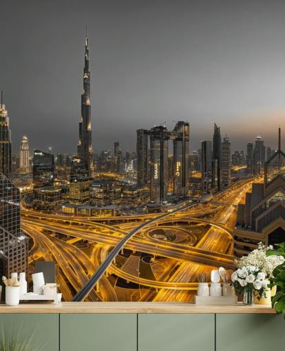 Dubai in der Nacht beleuchtet mit goldener Beleuchtung Tapete