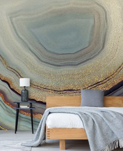 mural de pared con geodas doradas y grises llamado Gold Dust Grey Marble de Lara Skinner para salas de estar, dormitorios y cocinas