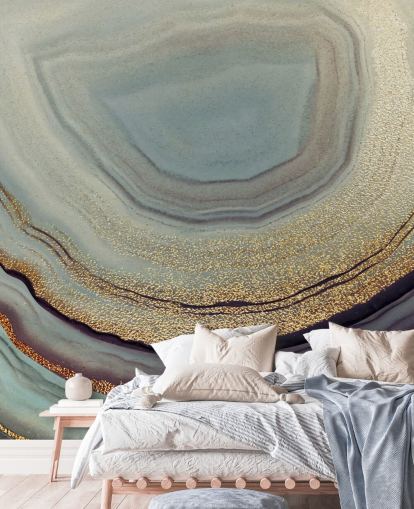 mural de pared con geodas doradas y grises llamado Gold Dust Grey Marble de Lara Skinner para salas de estar, dormitorios y cocinas