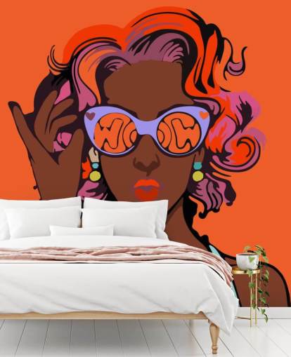 fondo naranja, hermosa dama negra con pelo morado y gafas de sol papel pintado pop art