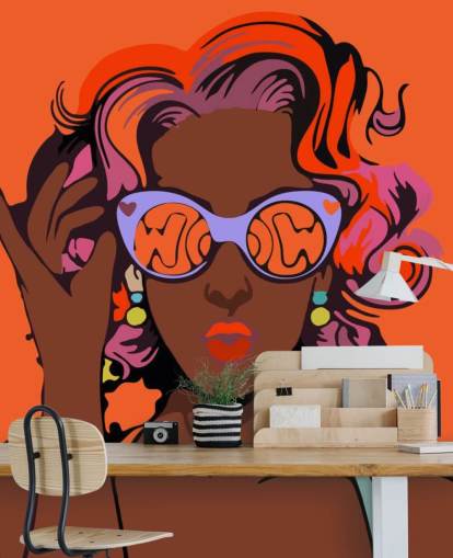 orangefarbener Hintergrund, schöne schwarze Dame mit lila Haaren und Sonnenbrillen Pop Art Wallpaper