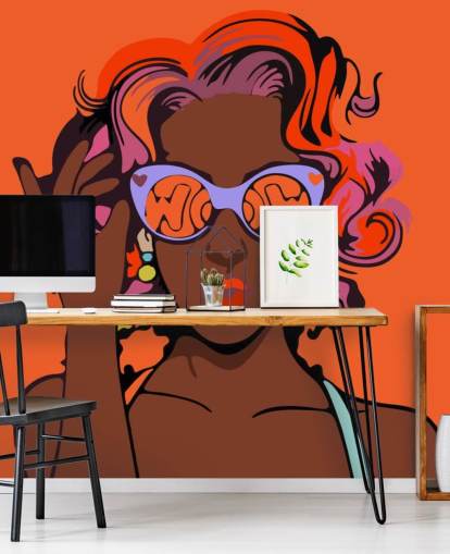 fondo naranja, hermosa dama negra con pelo morado y gafas de sol papel pintado pop art