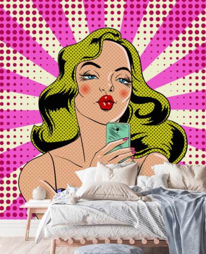 signora bionda con in mano un telefono e imbronciata carta da parati pop art