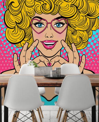 lockiges blondes Mädchen macht ein Liebesherz mit den Händen Retro-Tapete lockiges blondes Mädchen macht ein Liebesherz mit den Händen Retro-Tapete