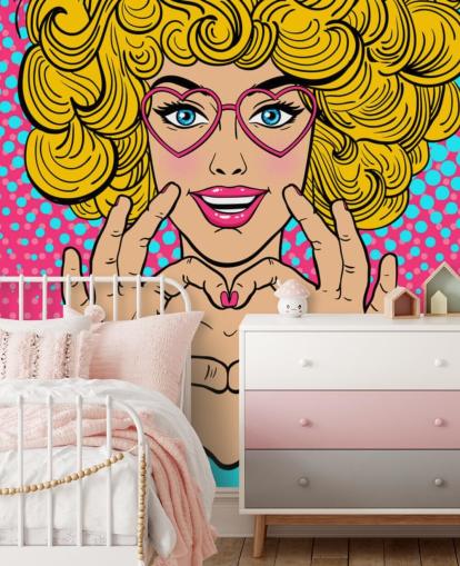 menina de cabelos loiros encaracolados fazendo um coração de amor com as mãos papel de parede retro