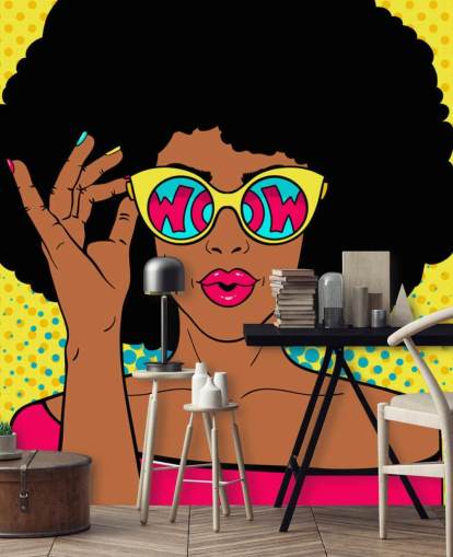 signora afro che indossa occhiali che dicono wow nella carta da parati
