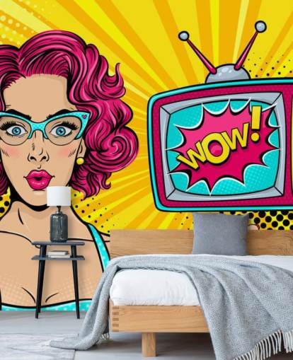 mulher retrô de cabelo rosa usando óculos com tv dizendo uau no mural de parede de tela mulher retrô de cabelo rosa usando óculos com tv dizendo uau no mural de parede de tela