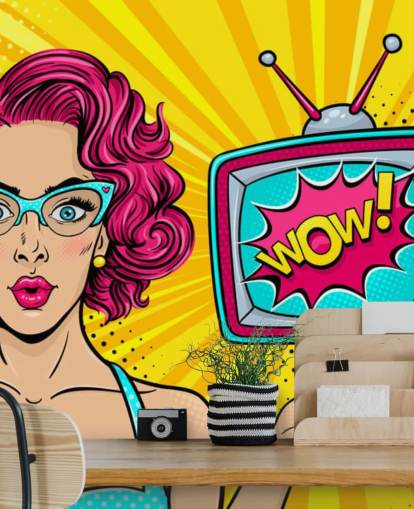 mulher retrô de cabelo rosa usando óculos com tv dizendo uau no mural de parede de tela mulher retrô de cabelo rosa usando óculos com tv dizendo uau no mural de parede de tela