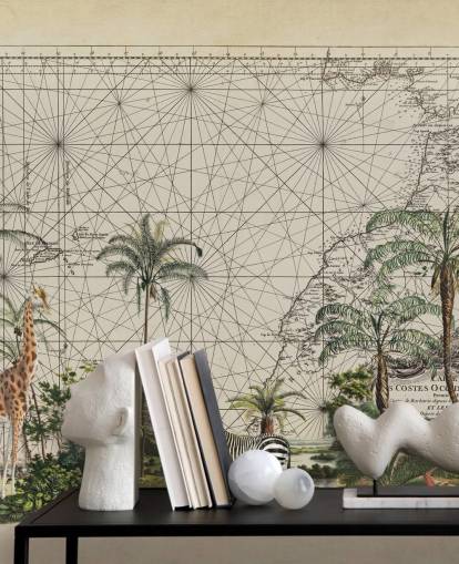 giraffa, zebra e uccello tropicale nella giungla dell'Africa occidentale contro una carta da parati di sfondo mappa d'epoca giraffa, zebra e uccello tropicale nella giungla dell'Africa occidentale contro una carta da parati di sfondo mappa d'epoca