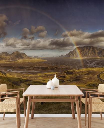 Regenbogen über hügeliger Landschaft Tapete