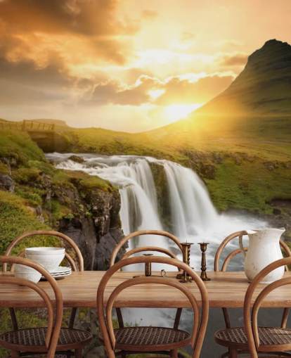 mural de papel pintado de cascada personalizable naranja y verde llamado Icelandic Waterfall Sunset para spas, dormitorios y baños mural de papel pintado de cascada personalizable naranja y verde llamado Icelandic Waterfall Sunset para spas, dormitorios y baños
