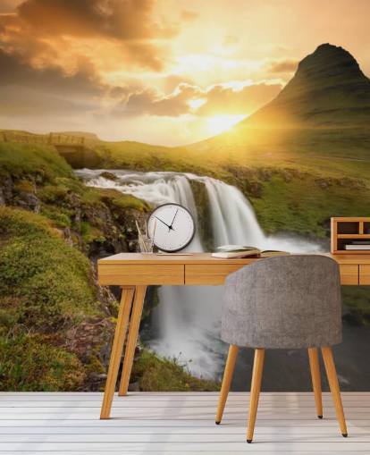 oranssi ja vihreä muokattava vesiputoustaustakuva seinämaalaus nimeltä Icelandic Waterfall Sunset kylpylöille, makuuhuoneille ja kylpyhuoneille