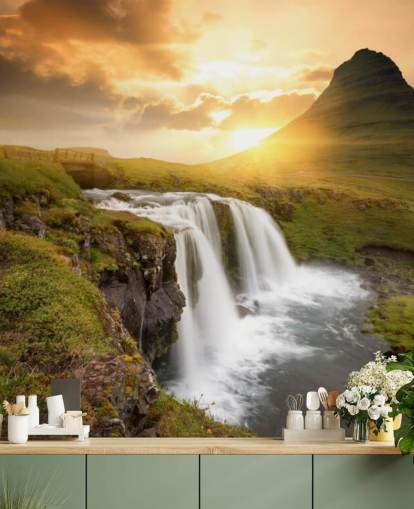 mural de papel pintado de cascada personalizable naranja y verde llamado Icelandic Waterfall Sunset para spas, dormitorios y baños mural de papel pintado de cascada personalizable naranja y verde llamado Icelandic Waterfall Sunset para spas, dormitorios y baños