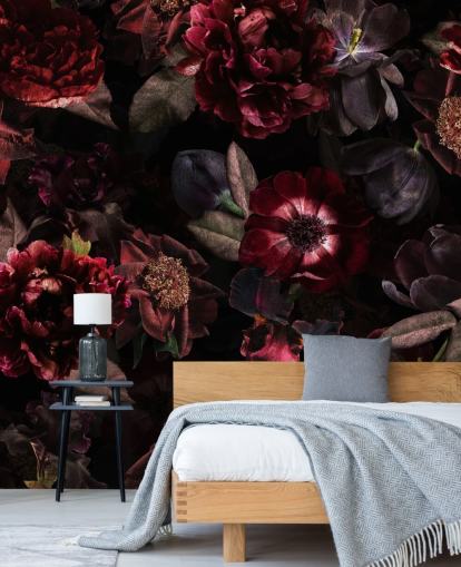 roze en paarse donkere bloemenbehangmuurschildering genaamd Dark Bouquet van Uta Naumann voor slaapkamers en woonkamers