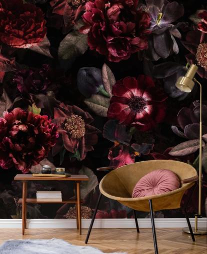 roze en paarse donkere bloemenbehangmuurschildering genaamd Dark Bouquet van Uta Naumann voor slaapkamers en woonkamers roze en paarse donkere bloemenbehangmuurschildering genaamd Dark Bouquet van Uta Naumann voor slaapkamers en woonkamers