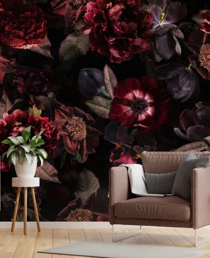 mural de papel de parede floral escuro rosa e roxo chamado Dark Bouquet de Uta Naumann para quartos e salas de estar